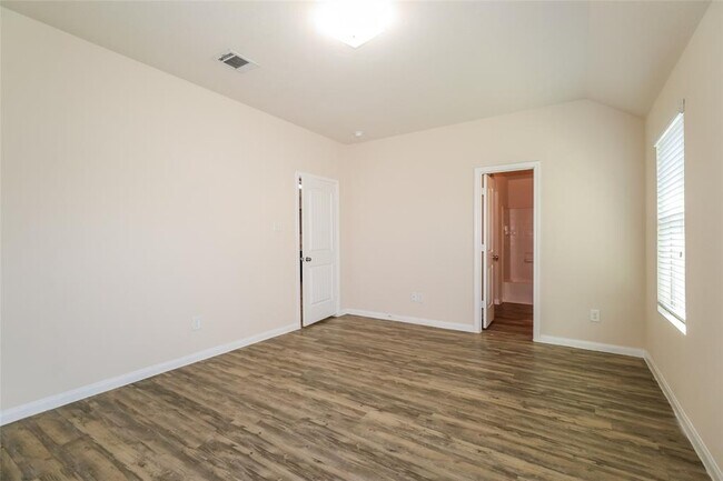 Building Photo - 2414 Peterborough Way