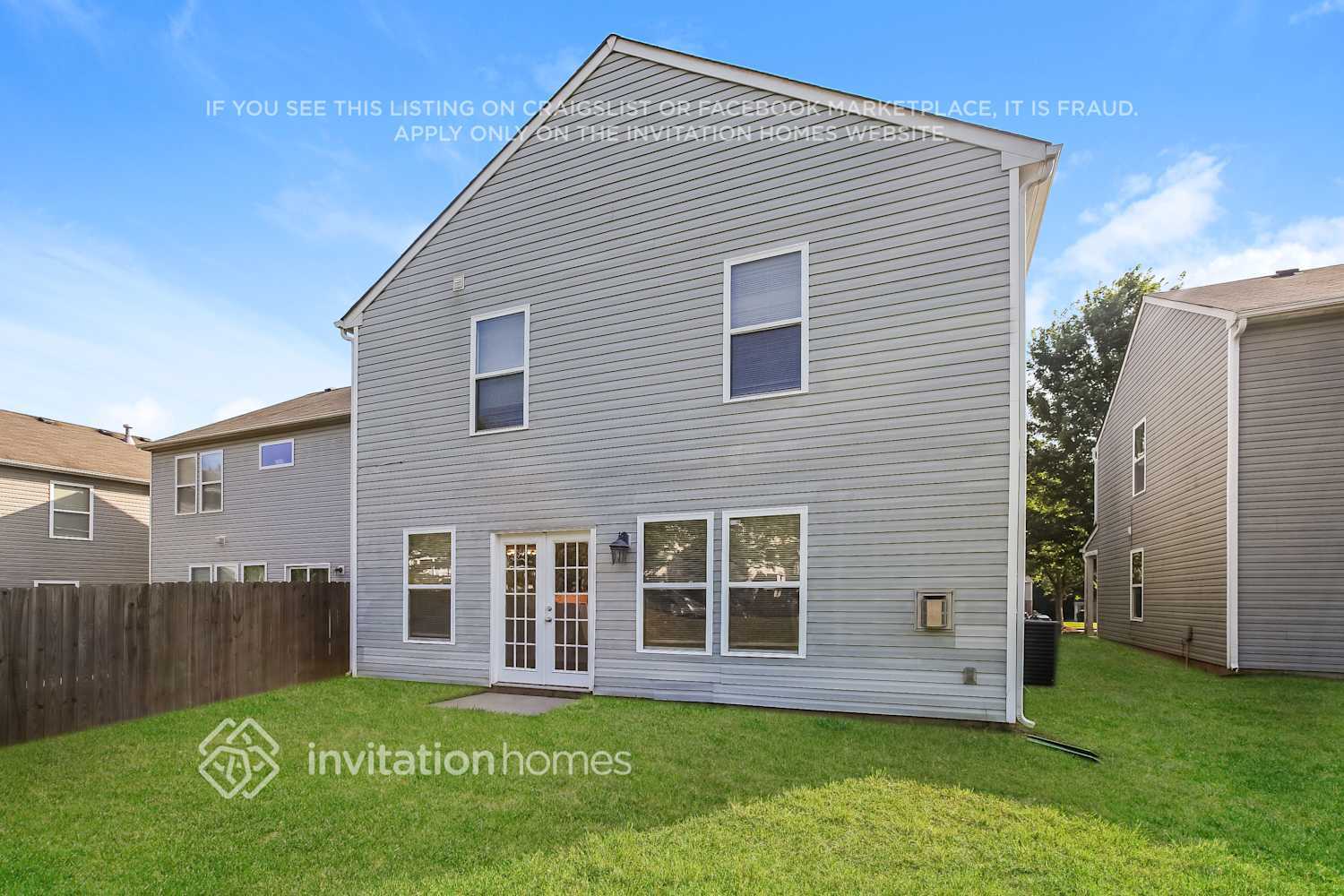 Building Photo - 866 Plaza Walk Dr