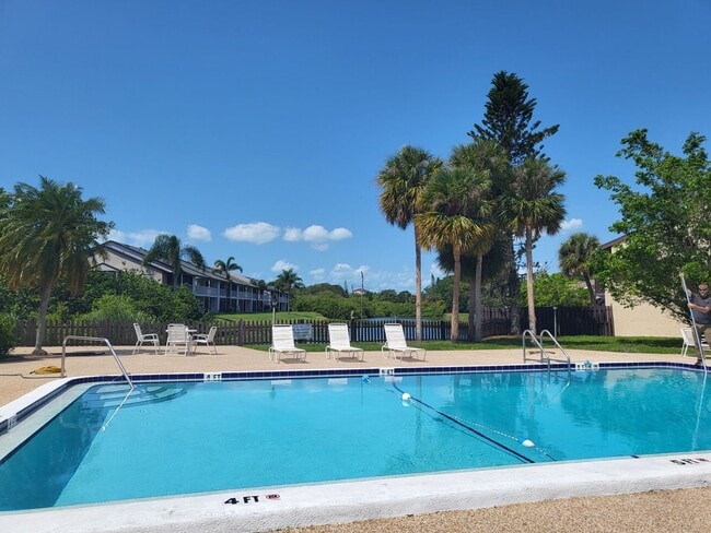 Building Photo - Fruitville & Tuttle area