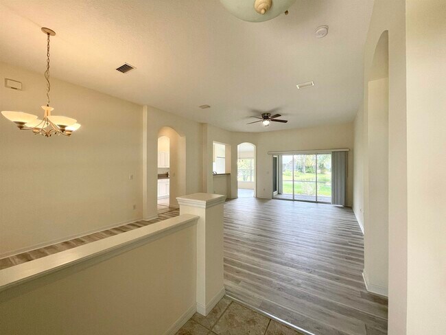 Building Photo - 704 Captains Dr
