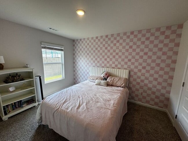 Building Photo - Beautiful 5 bedroom home available for rent