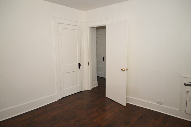 Building Photo - 2122 Yale Ave