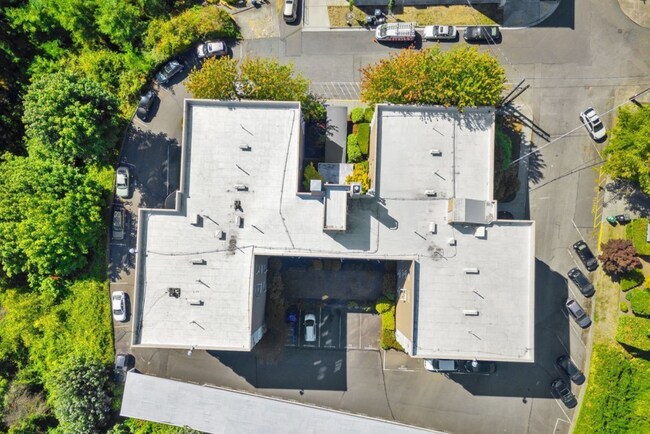 Building Photo - 1800 Taylor Ave N