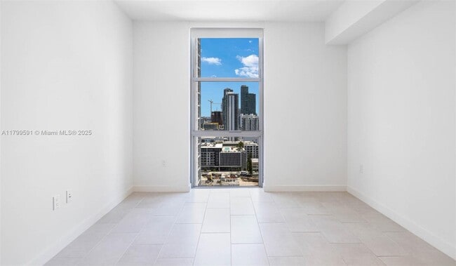 Building Photo - 2150 N Bayshore Dr
