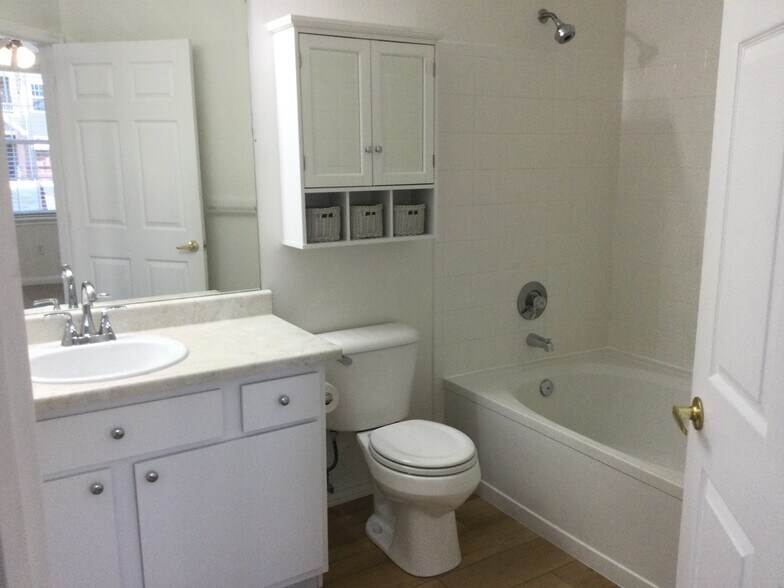 Building Photo - 12888 Ironstone Way