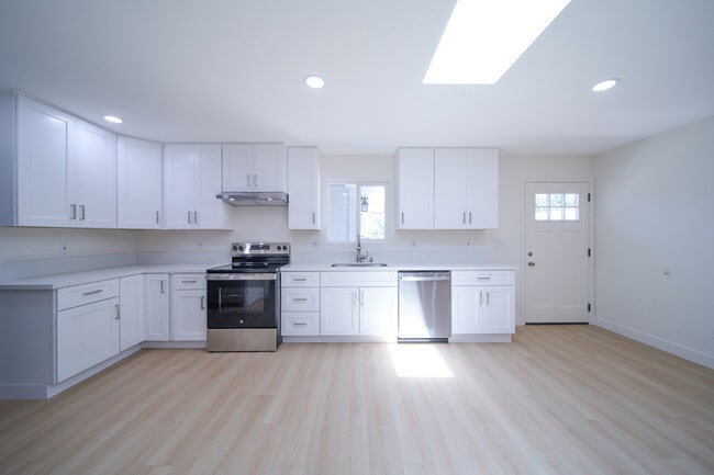 Building Photo - 206 W Broadbent Dr