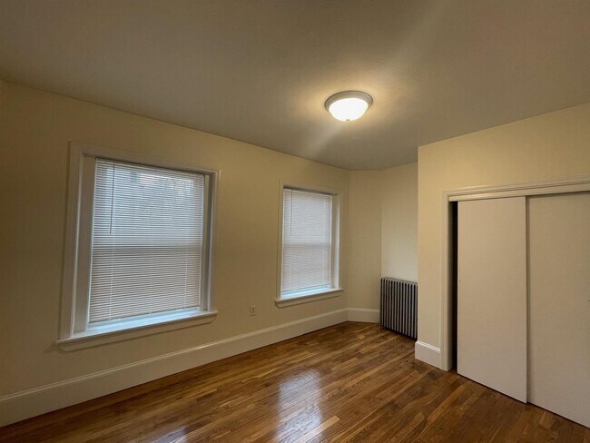 Building Photo - 10 Cypress St