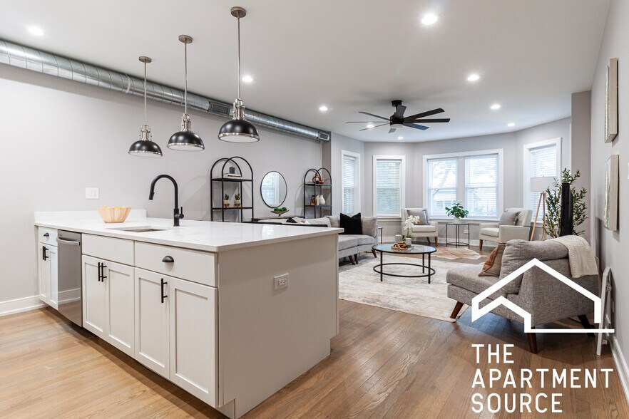 Building Photo - 2641 W Carmen Ave