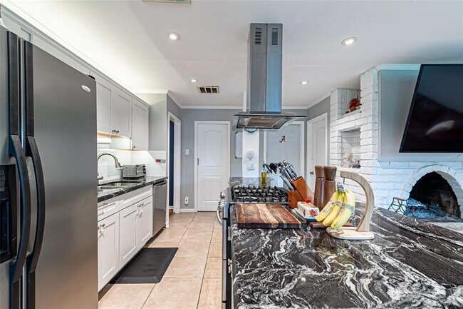 Building Photo - 5611 Winding Way Dr
