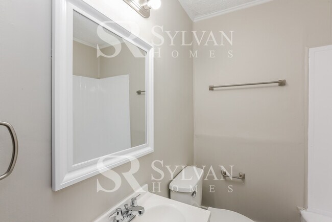 Building Photo - Enjoy living the good life in this 4 bedroom, 2 bathroom home