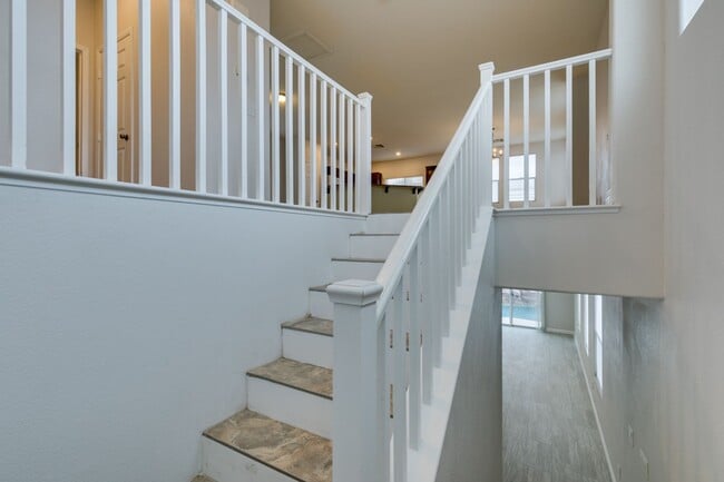 Building Photo - Beautiful Split-Level Home on Corner Lot with Pool and Spa!