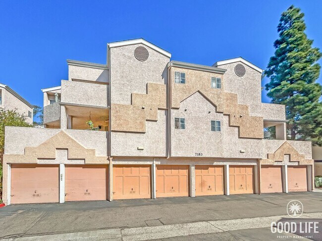 Building Photo - Stunning 2BD/2BA W/ Updated Kitchen and Re...