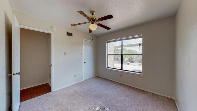 Building Photo - 307 Manuel Dr