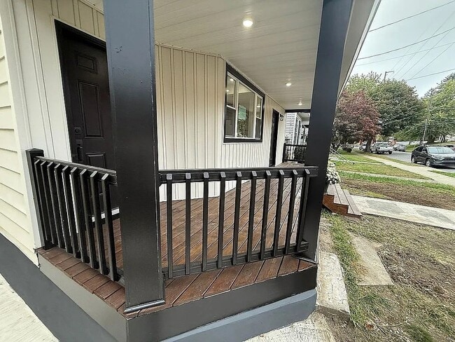 Building Photo - 1105 Quincy Ave