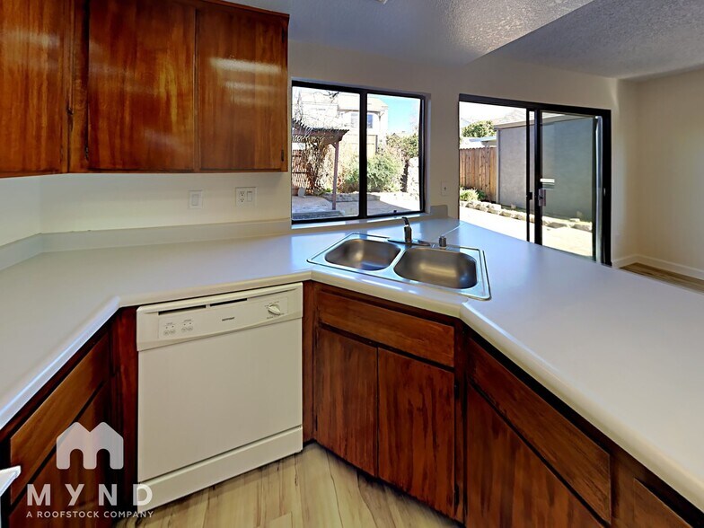 Building Photo - 2276 Sandcastle Way