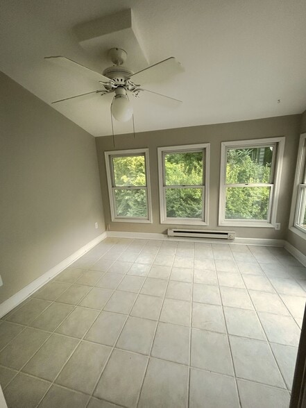 Building Photo - 663 Hiddenwood Ct