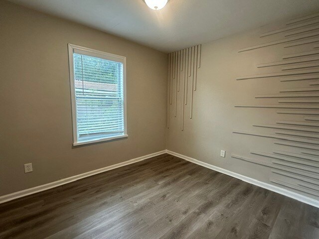 Building Photo - Updated 3 Bedroom Home With Washer And Dryer Included