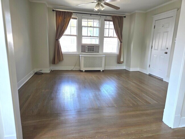 Building Photo - 108 Concord St