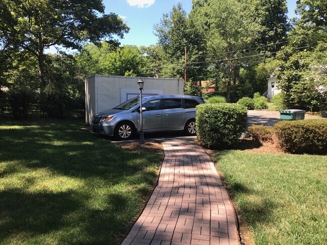 Building Photo - Beautiful 4bdrm/2.5 bath Cape-cod  located in the West End!