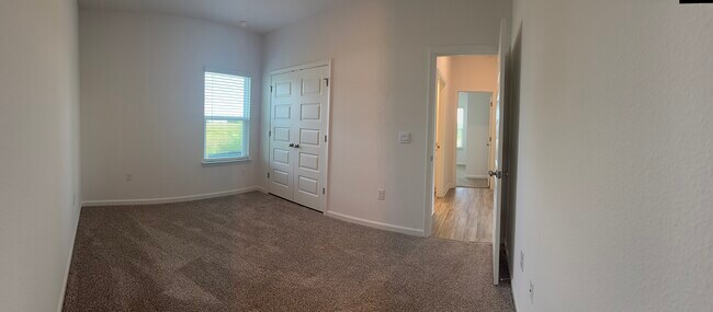 Building Photo - 96 Sweetthorn St