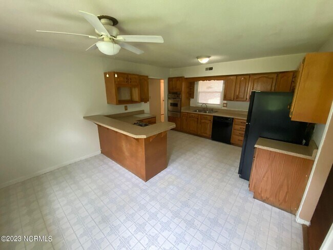 Building Photo - 110 Birch Rd