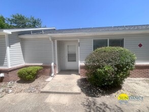 Building Photo - Nice 2 Bedroom Unit in Niceville!