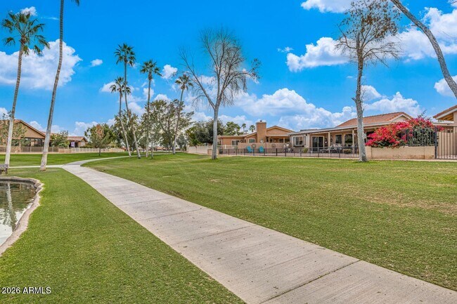 Building Photo - 26241 S Lakemont Dr