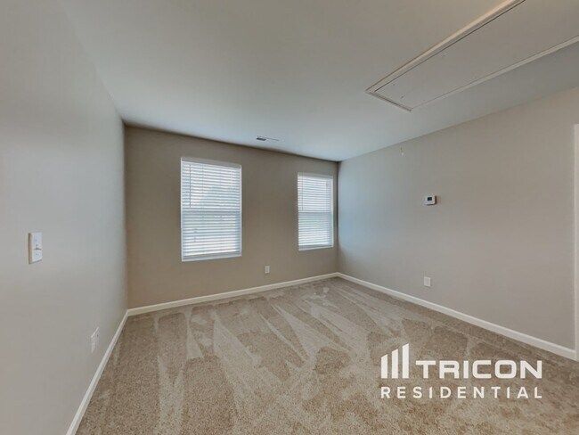 Building Photo - 127 Coddington Ln