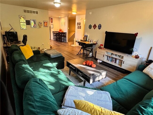 Building Photo - 810 16th St S