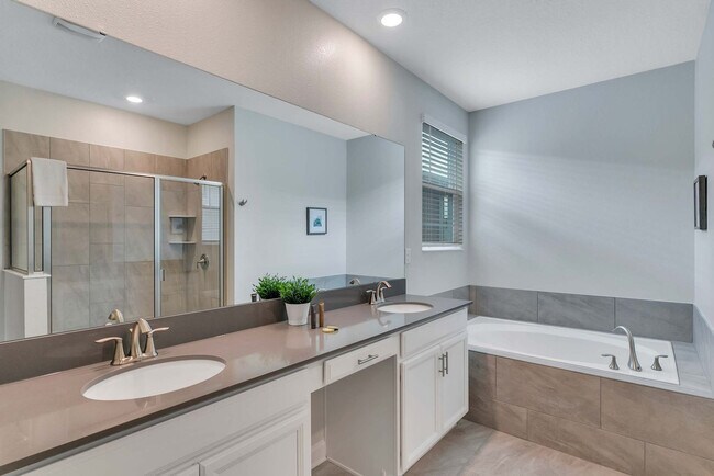 Building Photo - 2831 Bookmark Dr