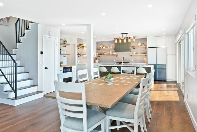 Building Photo - Costa Mesa, Panoramic Views, Pool - Fully ...