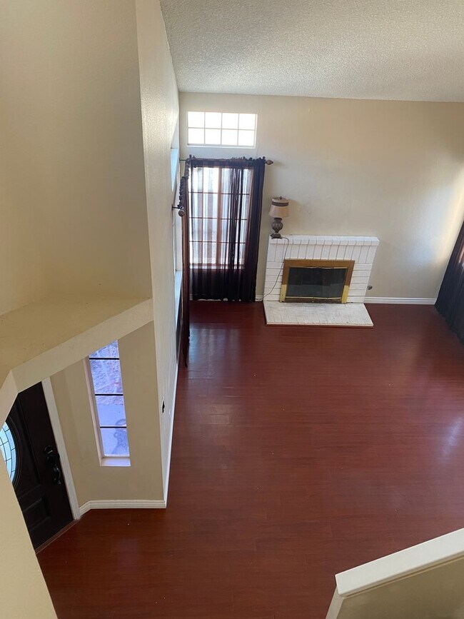 Building Photo - Spacious 3-Bed, 2.5-Bath Home – Limited-Ti...