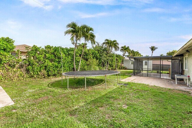 Building Photo - 110 W Rubber Tree Dr