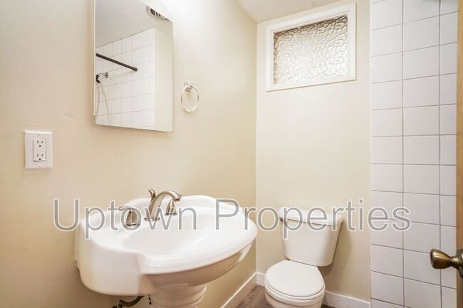 Building Photo - 9370 SW Killarney Ln