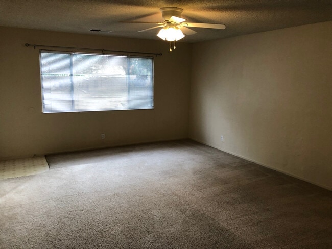 Building Photo - Lovely 3 bedroom/2 bathroom home in East Davis -$500 OFF FIRST MONTH'S RENT!!!