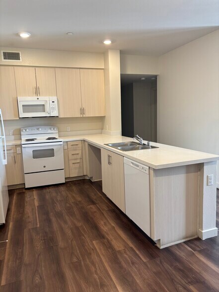 Building Photo - Archways Santa Ana