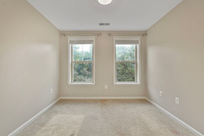 Building Photo - 102 Vista Knoll Dr