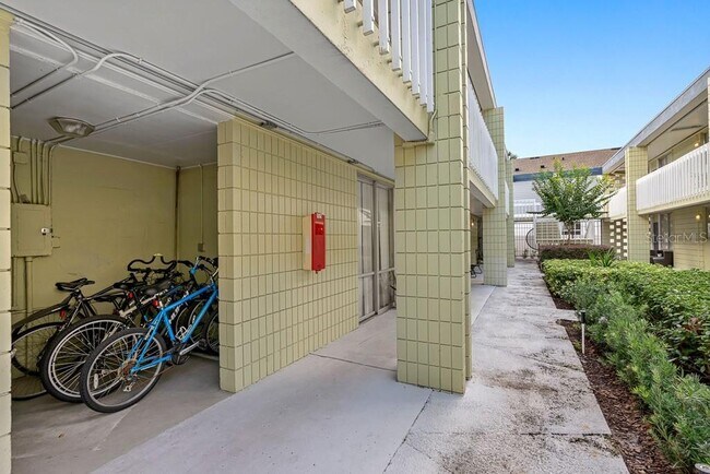 Building Photo - 1301 S Howard Ave