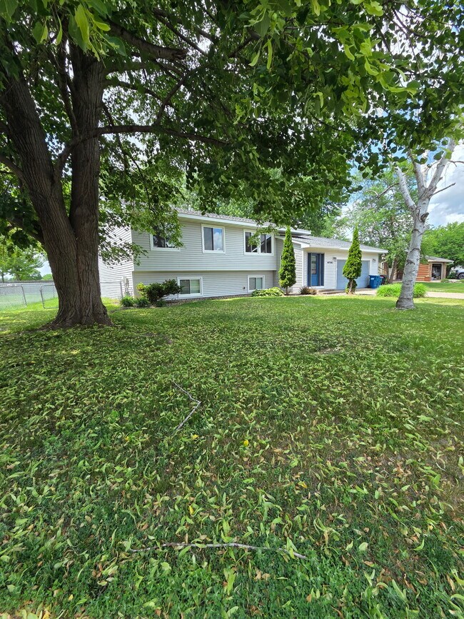 Building Photo - 9755 Nathan Ln N