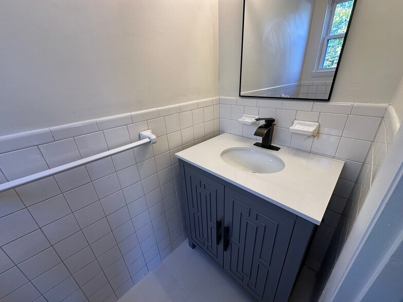 Building Photo - 132 Edgehill Rd