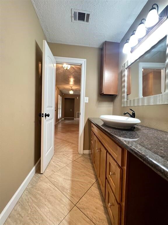 Building Photo - 12965 Larch Ln