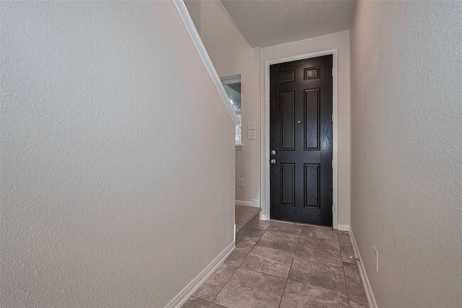 Building Photo - 16360 Oakside Hollow Ln