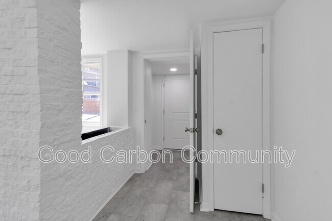 Building Photo - 209 Summer St