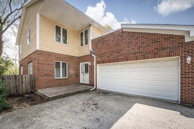 Building Photo - 840 N Northwest Hwy