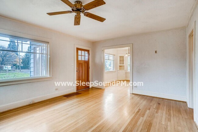 Building Photo - 3705 NE 72nd Ave