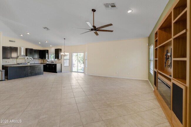 Building Photo - 4335 E Fox Cir