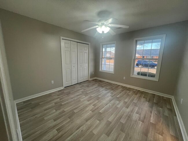 Building Photo - 1240 Inabinet Dr