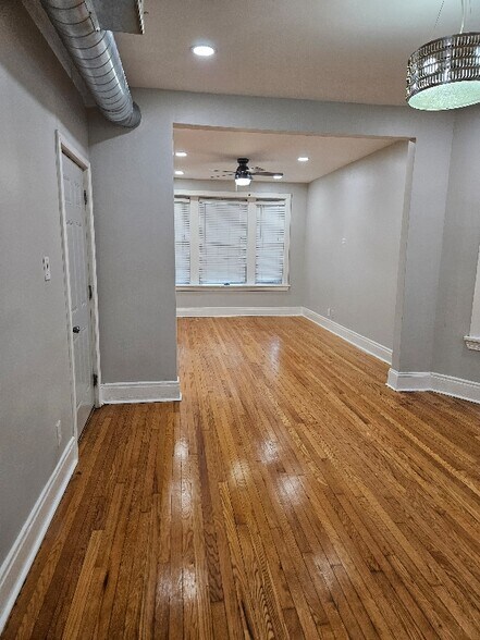 Building Photo - 6732 S Prairie Ave