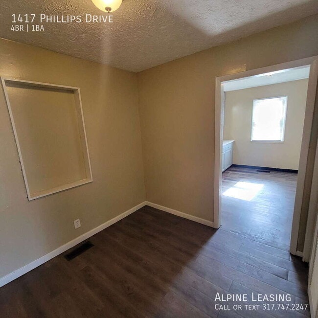 Building Photo - 1417 Phillips Dr