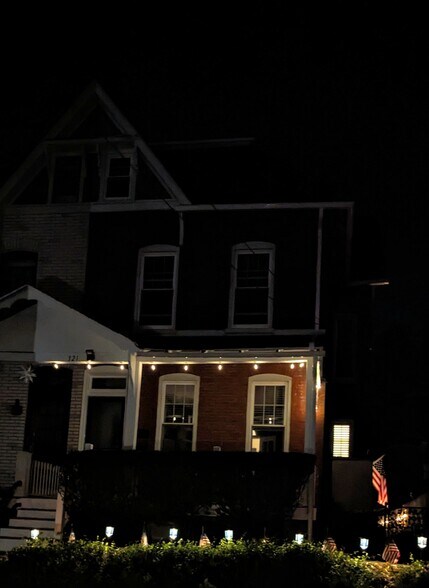 Building Photo - 321 W Biddle St